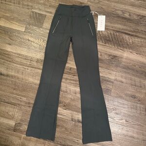 NWT - Tavi Active - Apres Pant - Urban - Size S